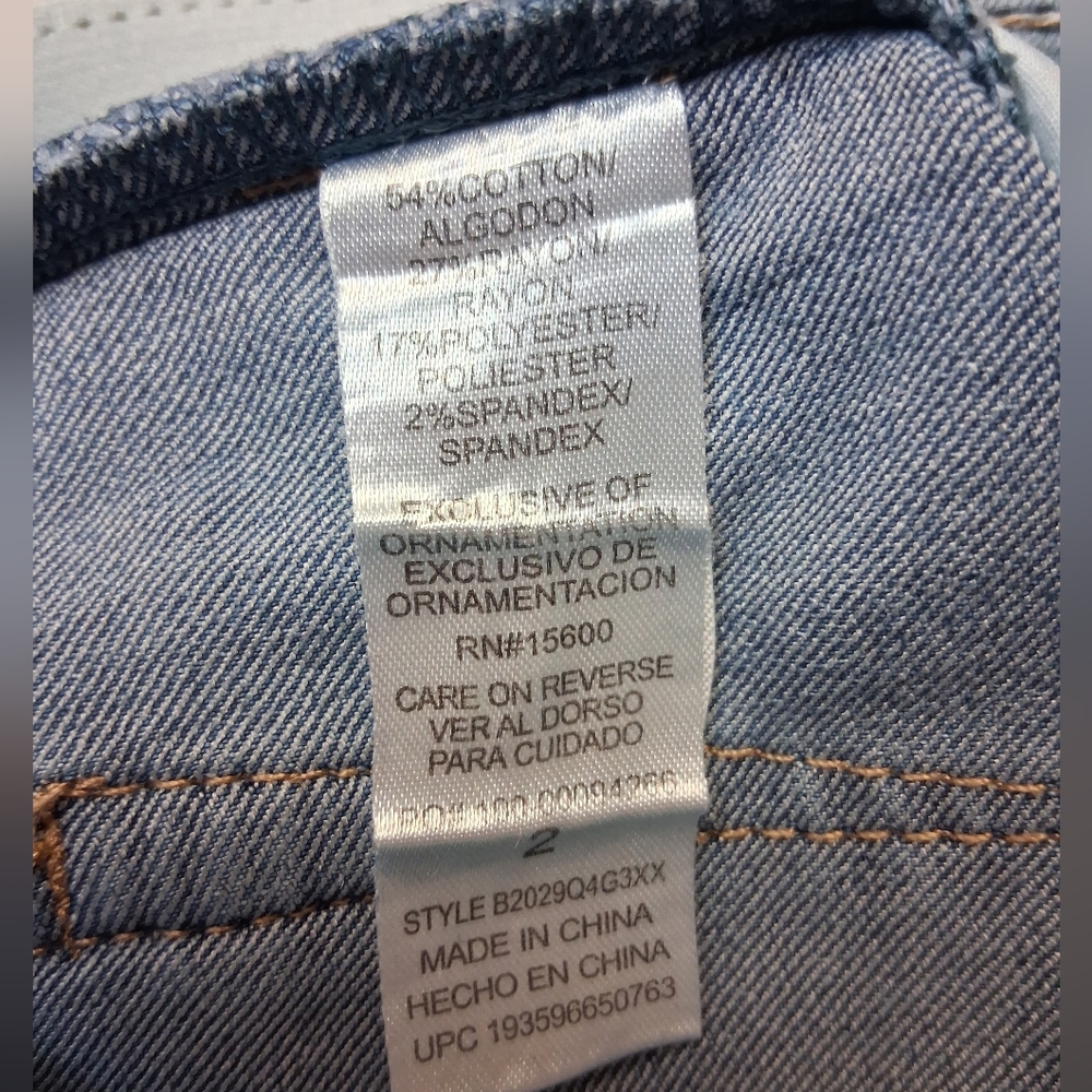 Democracy Light Wash Skinny Jeans with Subtle Distress Size 2 - Picture 16 of 16